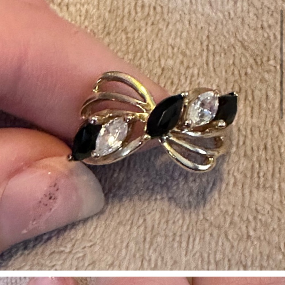 10k Gold Ring - Picture 4 of 6